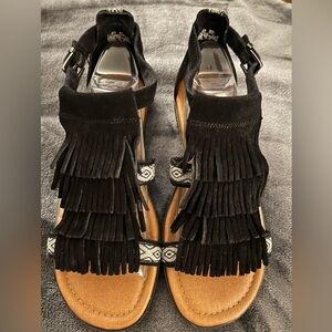 Minnetonka Black Suede Fringe Sandals with Patterned Strap. Size 8. NWOT/BOX.